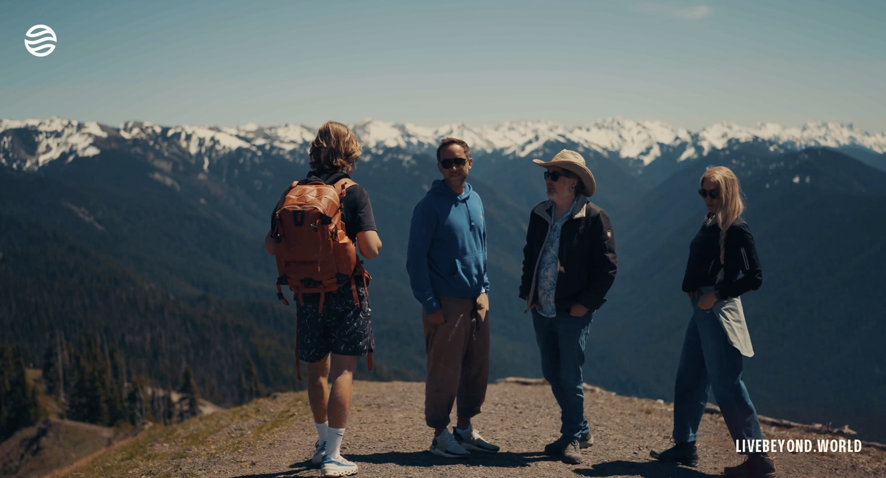 Liz Parrish, son mari, Marek et Aleksander dans les Olympic Mountains, État de Washington, juin 2024.