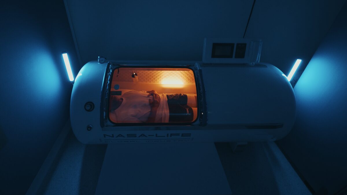 Marek in a hyperbaric oxygen chamber
