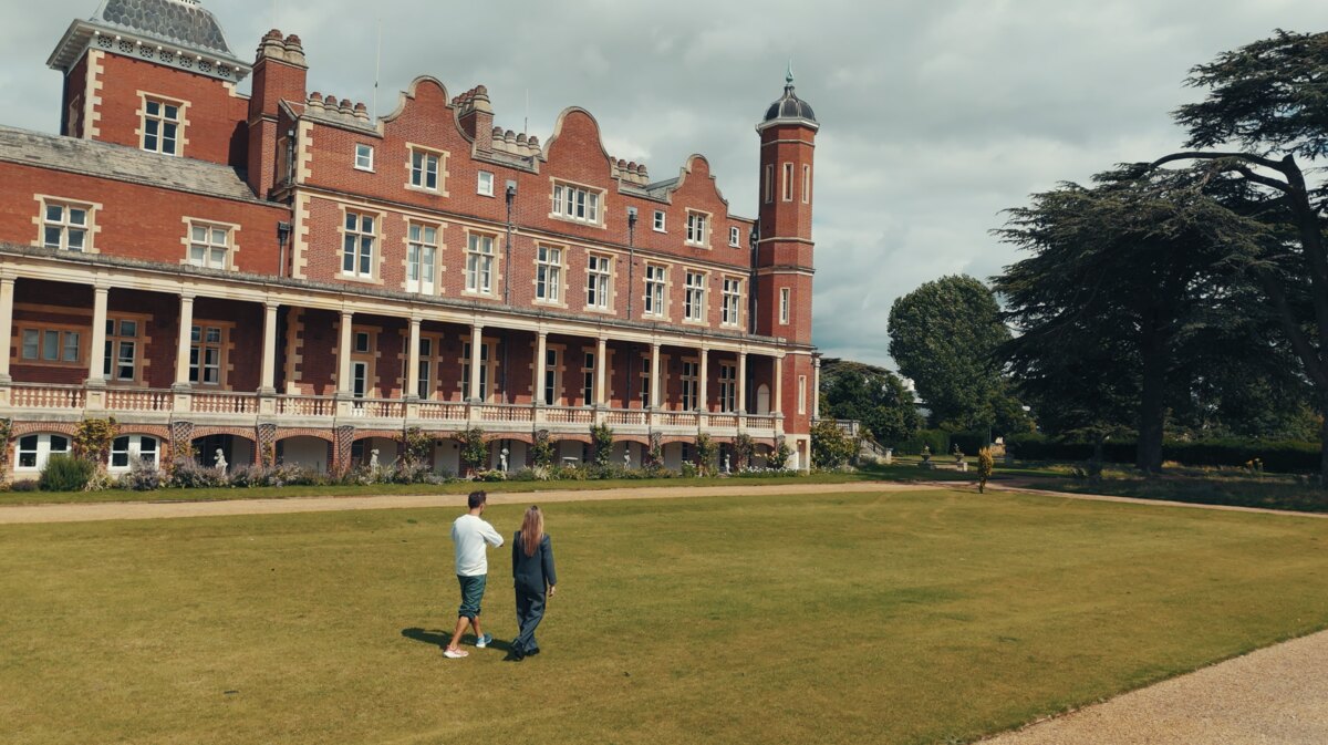 Marek walking with Staša Stanković at the Babraham Institute, Cambridge