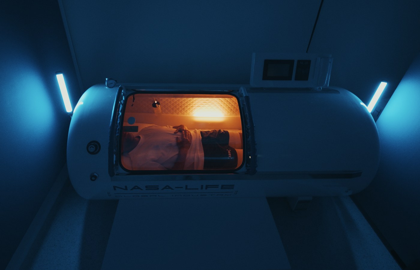 Marek in a hyperbaric oxygen chamber at the Longevity Center