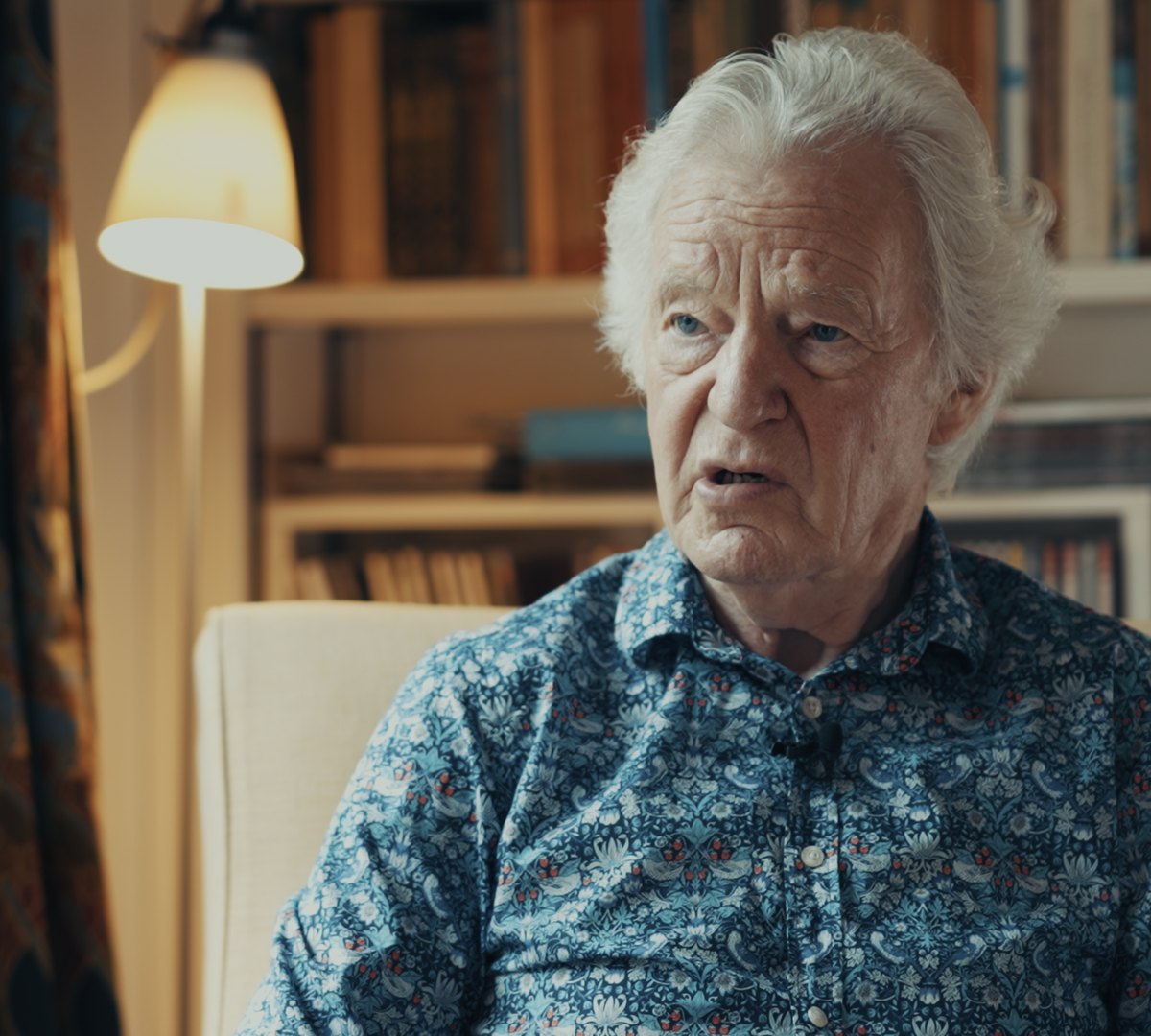 Portrait of Sir Muir Gray in the library in Oxford during the Live Beyond interview