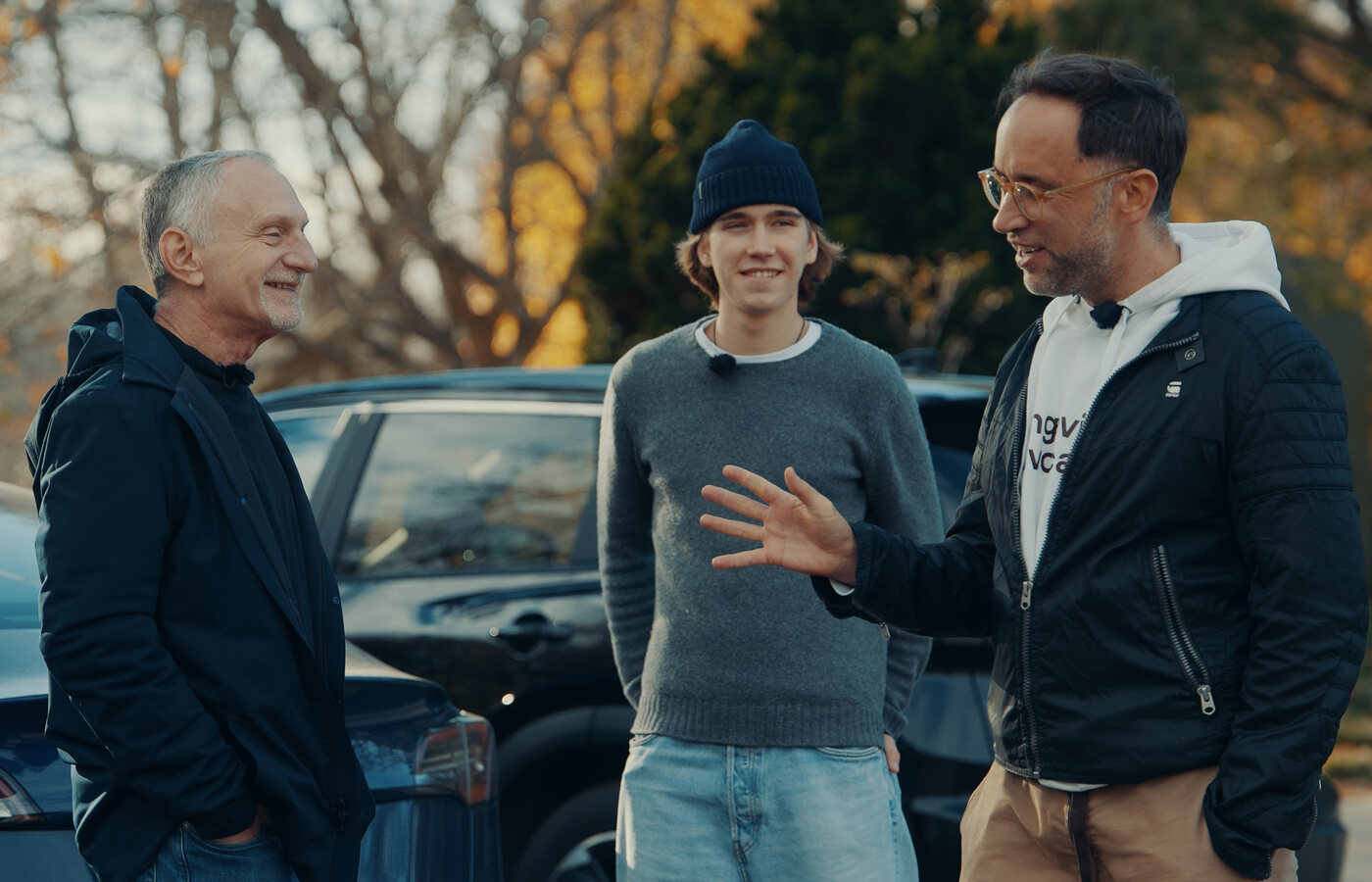 Robert Waldinger talking with Marek and Aleksander in autumn, Boston
